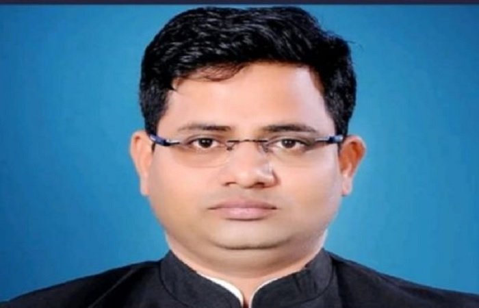 Nikay Chunav 2023: सपा ने झांसी से निरस्‍त किया रघुवीर चौधरी का टिकट, कानपुर से वंदना वाजपेयी को बनाया मेयर प्रत्‍याशी