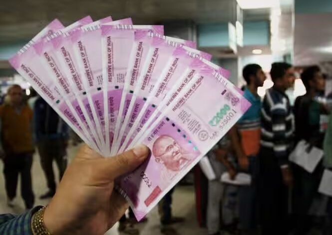 आज से देश के किसी भी बैंक में जमा करें 2000 रुपये के नोट, जान लीजिए प्रक्रिया