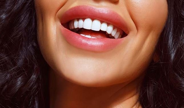 जानिए दांतो को मजबूत व पीले दांतो को सफेद बनाने के आसान उपचार