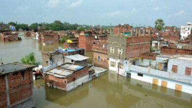 सीएम योगी ने लिया बाढ़ पीड़ितों इलाकों का जायजा, मनोबल भी बढ़ाया