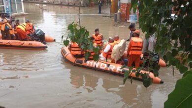 गाजीपुर-चंदौली के बाद वाराणसी पहुंचे मुख्‍यमंत्री योगी, बाढ़ प्रभावित क्षेत्रों का कर रहे निरीक्षण