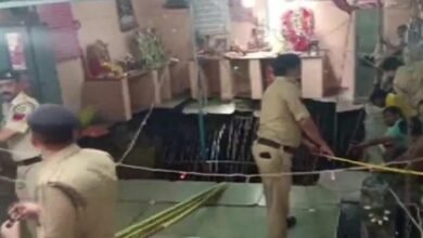 इंदौर: मंदिर में बावड़ी की छत धंसने से 13 लोगों की मौत, CM शिवराज और PMO ने किया मुआवजे का ऐलान  