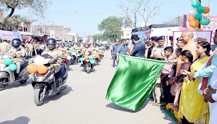 बलरामपुर: CM योगी ने ‘महिला सशक्तिकरण रैली’ को दिखाई हरी झंडी, मां पाटेश्‍वरी का लिया आशीर्वाद   