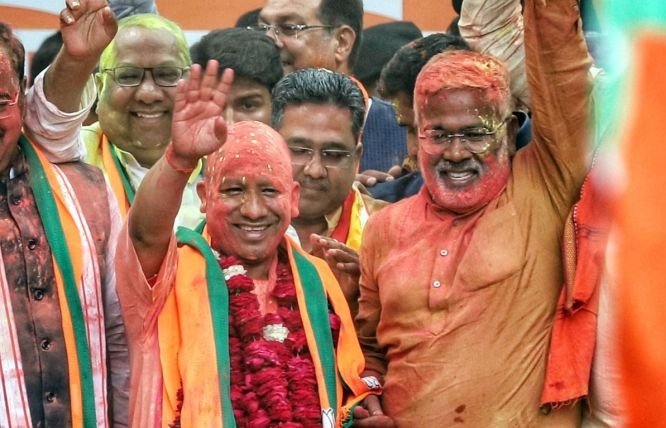 UP की जनता को Yogi पर भरोसा: भाजपा ने जीतीं सभी 17 नगर निगम सीट, विपक्ष हुआ बेदम