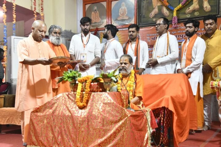 गोरखनाथ मंदिर में श्री शिव महापुराण कथा के विश्राम दिवस पर गोरक्षपीठाधीश्वर Yogi Adityanath ने कही बड़ी बात  