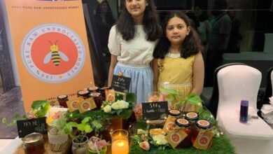 Sneha and Sara, daughter of Lucknow, granddaughter of Devmurthy, changing people's lives with honey, adding sweetness to life with honey