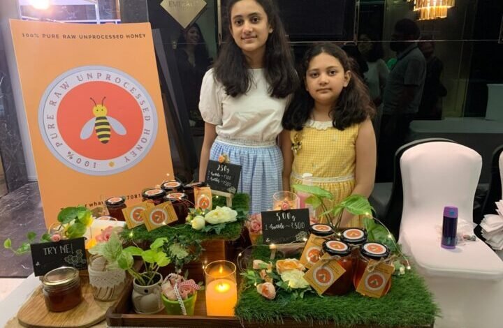 Sneha and Sara, daughter of Lucknow, granddaughter of Devmurthy, changing people's lives with honey, adding sweetness to life with honey