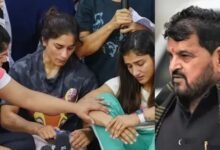 सांस चेक करने के बहाने टी-शर्ट उतारी, गलत तरीके से छुआ; बृजभूषण सिंह पर दर्ज दो FIR में रेसलर्स के गंभीर आरोप