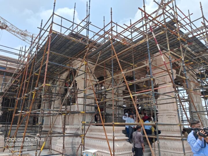 Ayodhya News: भगवान राम के मंदिर के गर्भगृह का काम लगभग पूरा, देखिए Photos  
