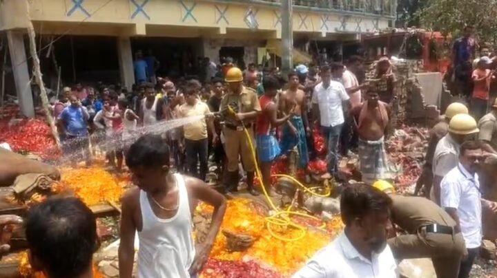 पश्चिम बंगाल के दत्तापुकुर पटाखा फैक्ट्री में ब्लास्ट से छह लोगों की मौत