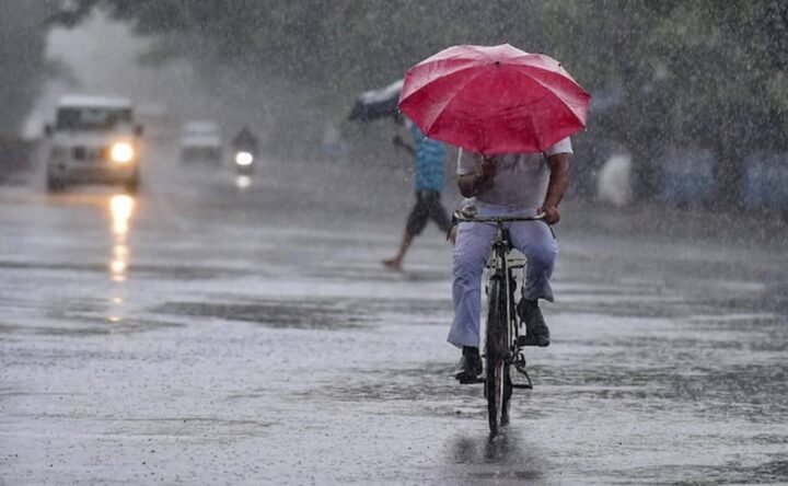 आज UP के 37 जिलों में बारिश का अलर्ट, बिजली गिरने की भी चेतावनी