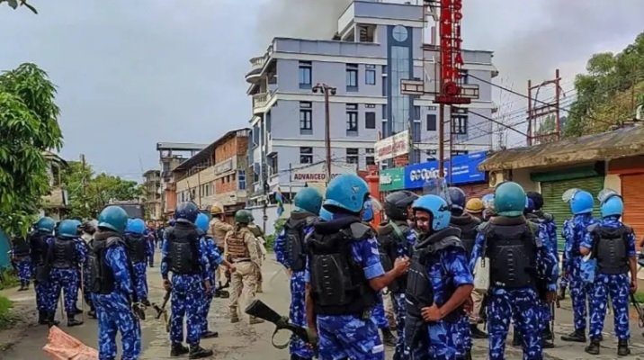 मणिपुर: दो स्टूडेंट्स की मौत पर प्रदर्शन जारी, इंफाल ईस्ट-वेस्ट से नौ घंटे के लिए हटा कर्फ्यू