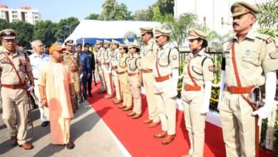 Lucknow: रिजर्व पुलिस लाइन में आयोजित पुलिस स्मृति दिवस परेड में शामिल हुए सीएम योगी